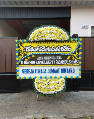 Papan Bunga Duka di Sumarambu